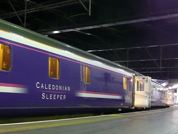 Caledonian_Sleeper_at_Euston